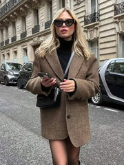 Mathilde | Brun Rute Blazer med Enkel Knaplukning