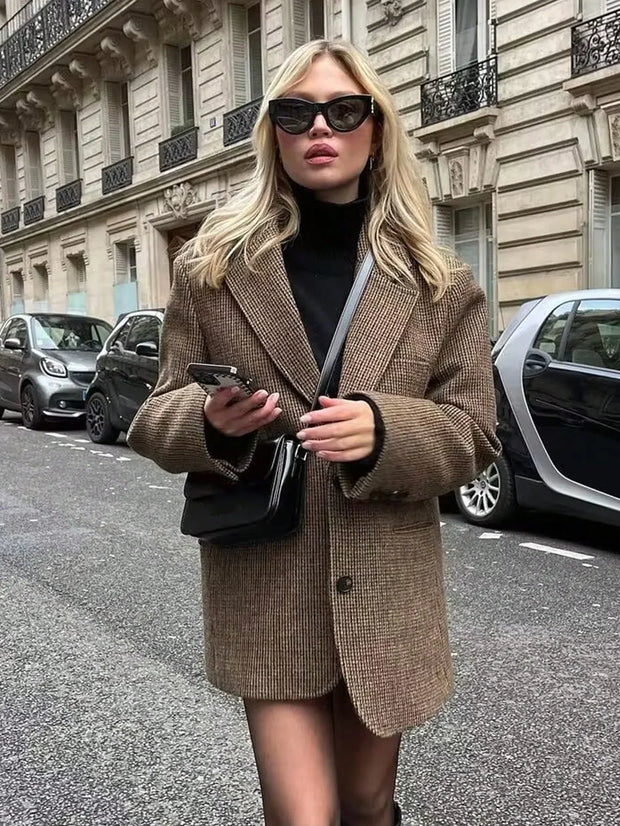Mathilde | Brun Rute Blazer med Enkel Knaplukning
