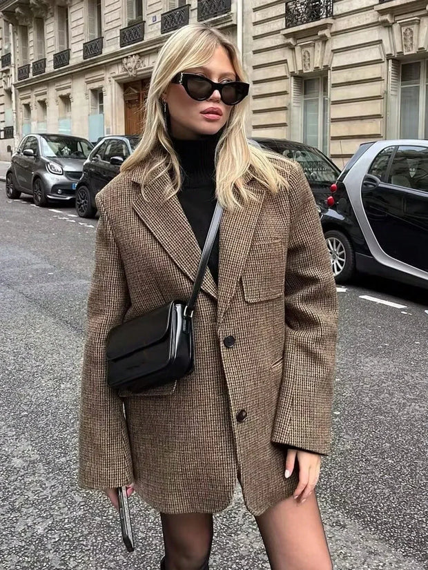 Mathilde | Brun Rute Blazer med Enkel Knaplukning
