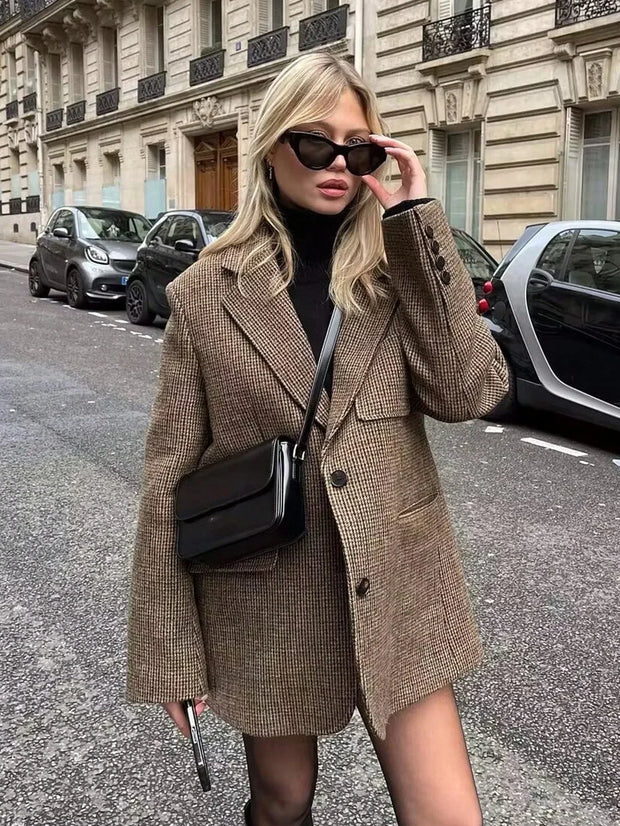 Mathilde | Brun Rute Blazer med Enkel Knaplukning